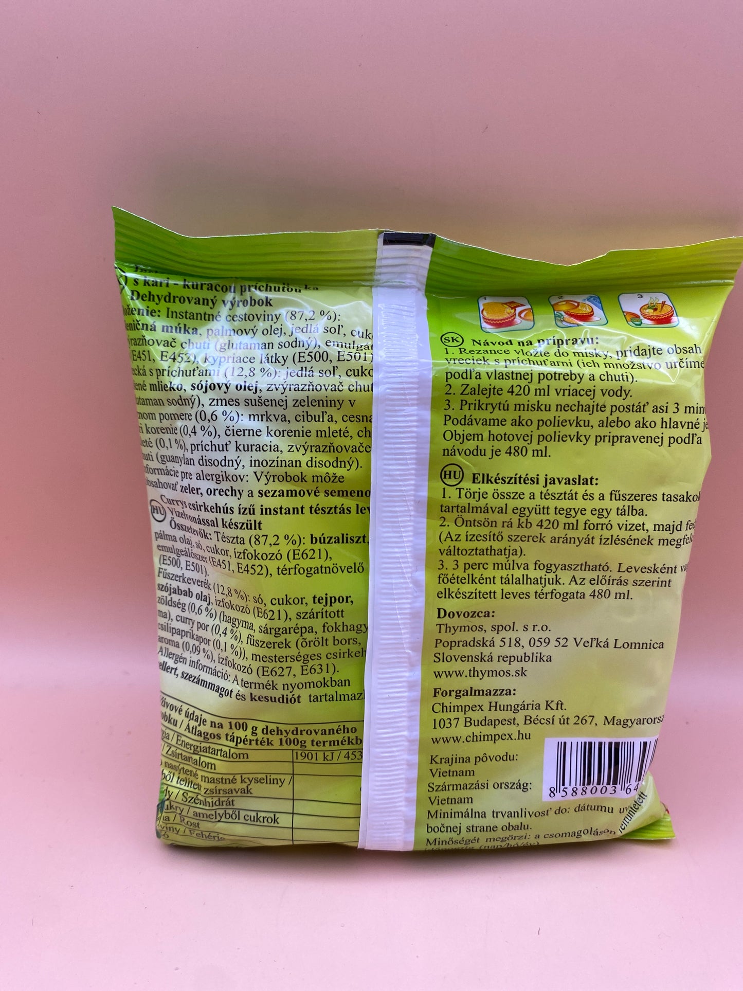Vishu instant tésztás leves 60g.  Currys csirkehús ízű